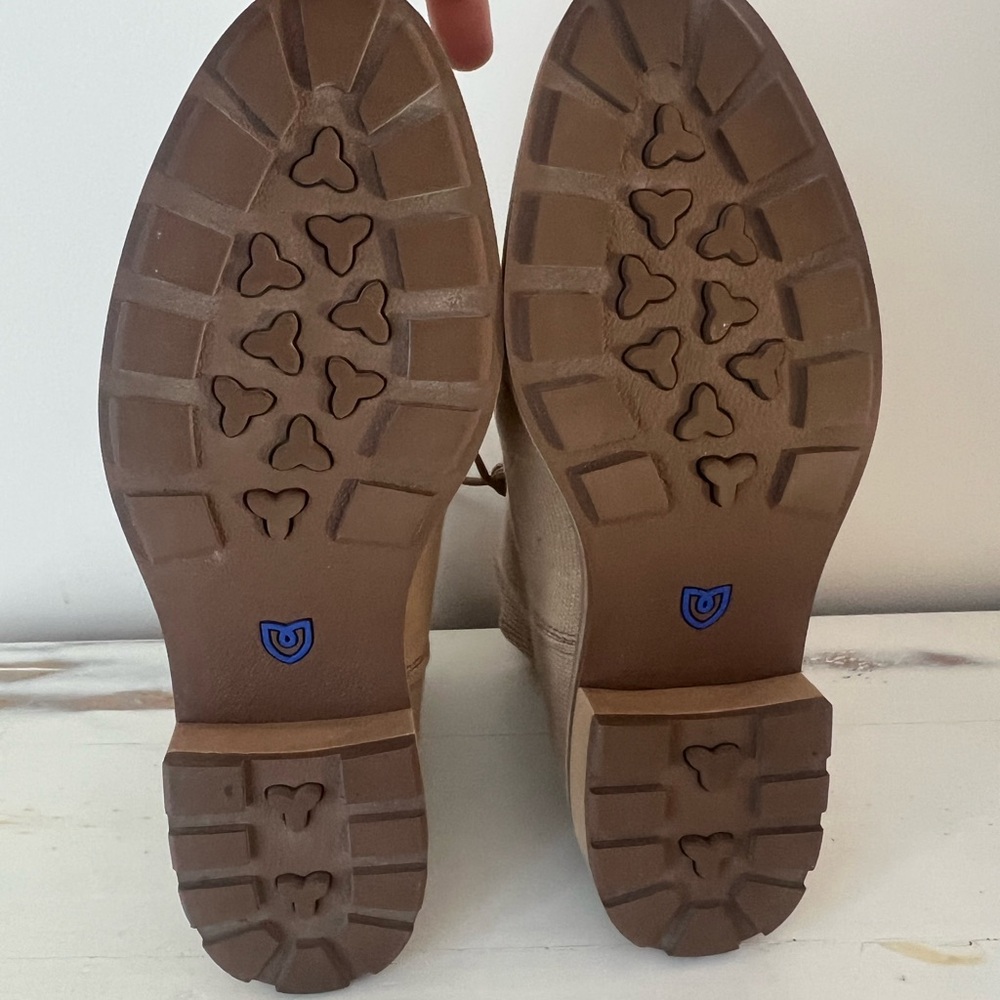⬇️👀 ROTHY’s The Laced Lug Boot in EXCELLENT Condition! - Picture 10 of 12